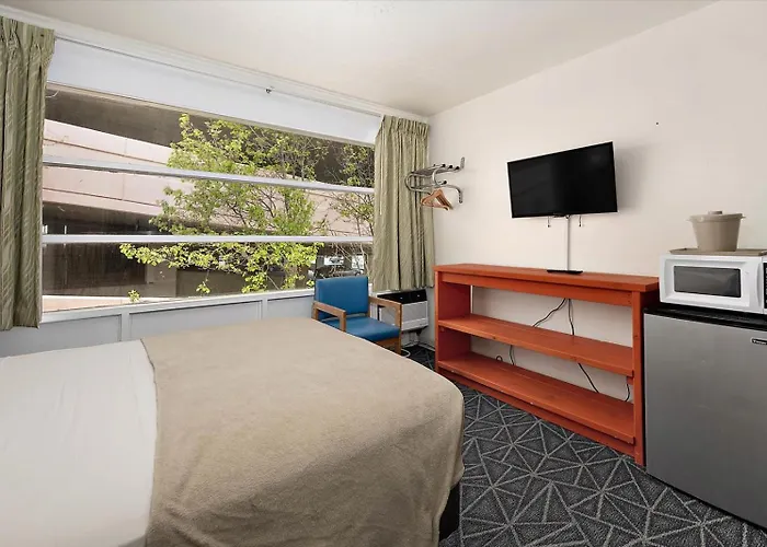 Eden Roc Hotel 3*